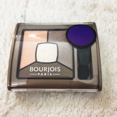Phấn mắt Bourjois Smoky Stories - màu đậm, bền màu, giá chỉ 360.000 VND (giảm 72.000 VND) 2 Phấn mắt Bourjois Smoky Stories - màu đậm, bền màu, giá chỉ 360.000 VND (giảm 72.000 VND) 2