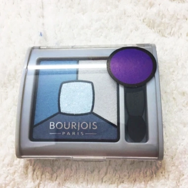 Phấn mắt Bourjois Smoky Stories - màu đậm, bền màu, giá chỉ 360.000 VND (giảm 72.000 VND) 3 Phấn mắt Bourjois Smoky Stories - màu đậm, bền màu, giá chỉ 360.000 VND (giảm 72.000 VND) 3