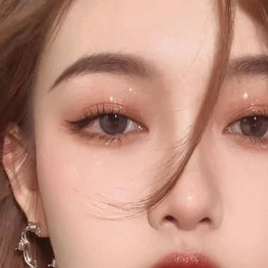 Phấn Mắt Dạng Lỏng Ánh Ngọc Trai Kim Tuyến - Mịn Như Lụa, Bắt Sáng, Giá Ưu Đãi 31.557 VND