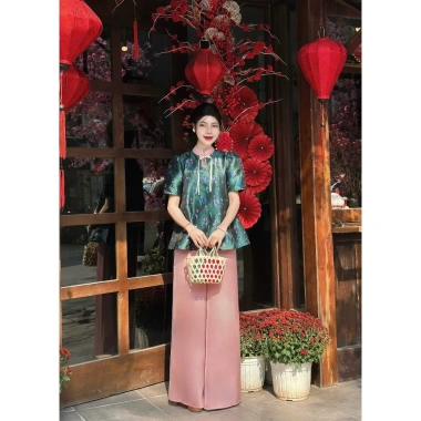 Pháp phục Tết Hoa Xuân – Bộ vân hoa nổi, quần lụa dày dặn, áo dài Linh Sơn giảm 22%