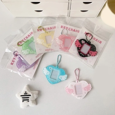 Photocard Giá đỡ Cánh trái tim có móc khóa - Khung dây chuyền 51.864₫