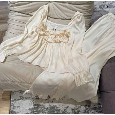 Pijama dài tay lụa cổ vuông ngực xếp ly tiểu thư siêu xinh - Giá chỉ 209.000đ 2 Pijama dài tay lụa cổ vuông ngực xếp ly tiểu thư siêu xinh - Giá chỉ 209.000đ 2