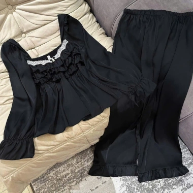 Pijama dài tay lụa cổ vuông ngực xếp ly tiểu thư siêu xinh - Giá chỉ 209.000đ