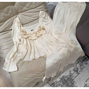 Pijama dài tay lụa cổ vuông ngực xếp ly tiểu thư siêu xinh - Giá chỉ 209.000đ