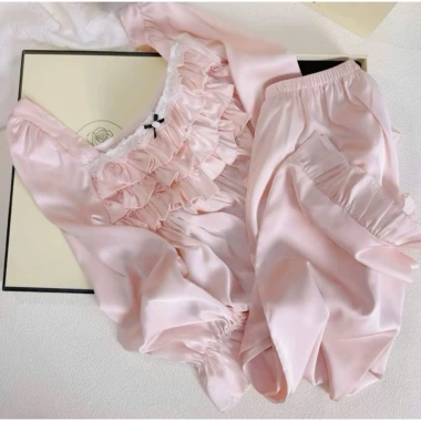 Pijama dài tay lụa cổ vuông ngực xếp ly tiểu thư siêu xinh - Giá chỉ 209.000đ