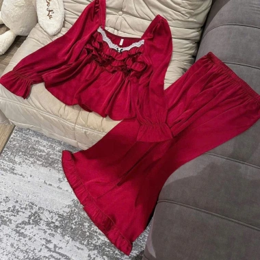 Pijama dài tay lụa cổ vuông ngực xếp ly tiểu thư siêu xinh - Giá chỉ 209.000đ