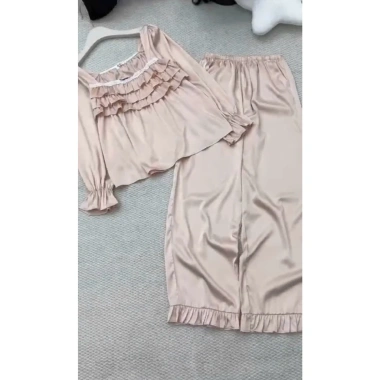 Pijama dài tay lụa cổ vuông ngực xếp ly tiểu thư siêu xinh - Giá chỉ 209.000đ