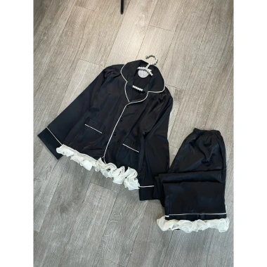 Pijama ngủ viền ren xoắn sang, chất lụa latin mềm mịn mát, freesize 40-60kg – Giá chỉ 119.999₫ 4 Pijama ngủ viền ren xoắn sang, chất lụa latin mềm mịn mát, freesize 40-60kg – Giá chỉ 119.999₫ 4