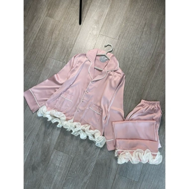 Pijama ngủ viền ren xoắn sang, chất lụa latin mềm mịn mát, freesize 40-60kg – Giá chỉ 119.999₫ 6 Pijama ngủ viền ren xoắn sang, chất lụa latin mềm mịn mát, freesize 40-60kg – Giá chỉ 119.999₫ 6
