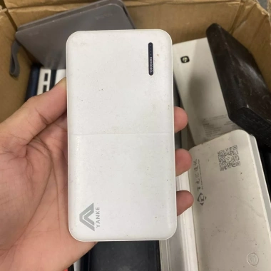 Pin dự phòng không hộp lẫn mẫu đã qua sử dụng - Giá ưu đãi 125.000 VND 9 Pin dự phòng không hộp lẫn mẫu đã qua sử dụng - Giá ưu đãi 125.000 VND 9