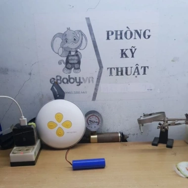 Pin Dùng Cho Máy Hút Sữa Medela - Thay Thế Chính Hãng, Bảo Hành, Giá Ưu Đãi 350k 2 Pin Dùng Cho Máy Hút Sữa Medela - Thay Thế Chính Hãng, Bảo Hành, Giá Ưu Đãi 350k 2