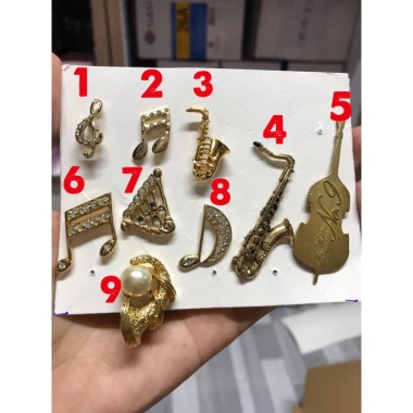 Pin ghim cài áo âm nhạc - Thiết kế độc đáo, giá chỉ 20.000₫, giảm từ 26.000₫ 2 Pin ghim cài áo âm nhạc - Thiết kế độc đáo, giá chỉ 20.000₫, giảm từ 26.000₫ 2