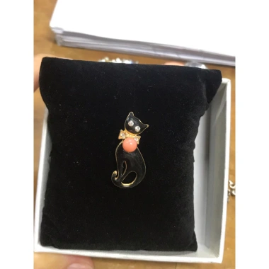 Pin ghim cài áo con mèo siêu dễ thương - Giá chỉ 29.000₫, giảm mạnh từ 37.410₫ 2 Pin ghim cài áo con mèo siêu dễ thương - Giá chỉ 29.000₫, giảm mạnh từ 37.410₫ 2