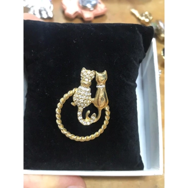 Pin ghim cài áo con mèo siêu dễ thương - Giá chỉ 29.000₫, giảm mạnh từ 37.410₫ 3 Pin ghim cài áo con mèo siêu dễ thương - Giá chỉ 29.000₫, giảm mạnh từ 37.410₫ 3