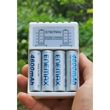 Pin Sạc Enemax 4.600mAh – Hộp sạc + 4 pin dùng cho karaoke, đồng hồ, máy ảnh, máy đo huyết áp, giá 250.000 VND