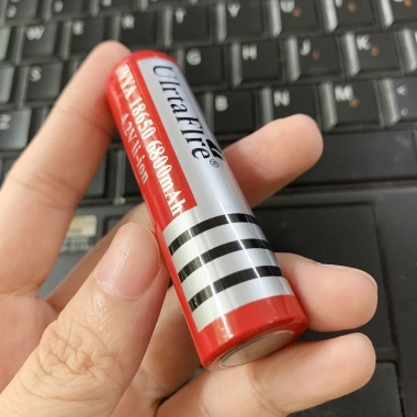 Pin sạc UtraFire 18.650 đỏ 6.800mAh 4.2V - Dung lượng cao, giá chỉ 24.000₫ Pin sạc UtraFire 18.650 đỏ 6.800mAh 4.2V - Dung lượng cao, giá chỉ 24.000₫