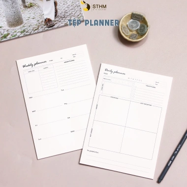 Planner STHM CT Daily Weekly Monthly - Giấy kem 190gsm 145x205mm, Đặt đứng, Giá 30.000đ Planner STHM CT Daily Weekly Monthly - Giấy kem 190gsm 145x205mm, Đặt đứng, Giá 30.000đ