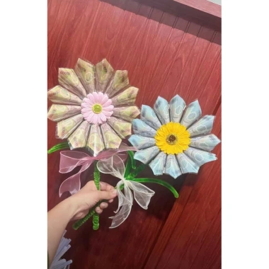 Quà Tặng 8/3 Bông Hoa Hướng Dương + 12 ống đựng tiền - ý nghĩa, giá 46.900đ 9 Quà Tặng 8/3 Bông Hoa Hướng Dương + 12 ống đựng tiền - ý nghĩa, giá 46.900đ 9