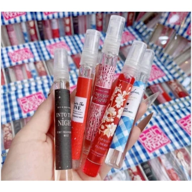 Quà Tặng Ngẫu Nhiên Body Mist 10ml - Xịt Thơm Toàn Thân Giá Ưu Đãi 20.000₫ 3 Quà Tặng Ngẫu Nhiên Body Mist 10ml - Xịt Thơm Toàn Thân Giá Ưu Đãi 20.000₫ 3