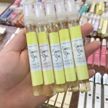 Quà Tặng Ngẫu Nhiên Body Mist 10ml - Xịt Thơm Toàn Thân Giá Ưu Đãi 20.000₫