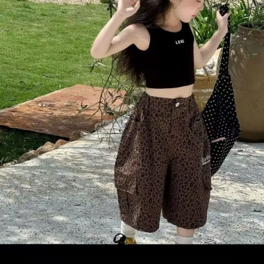 Quần áo trẻ em bé gái mùa hè áo vest retro da báo và quần ống rộng phong cách Mỹ 9
