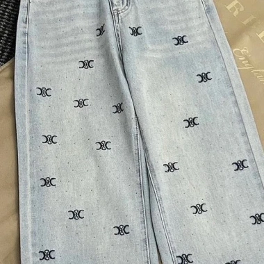 Quần Bò Jeans Nữ Đính Đá Thêu - Dáng Suông Lưng Cao, Tôn Dáng, Quảng Châu Cao Cấp - 427.500₫ 5 Quần Bò Jeans Nữ Đính Đá Thêu - Dáng Suông Lưng Cao, Tôn Dáng, Quảng Châu Cao Cấp - 427.500₫ 5