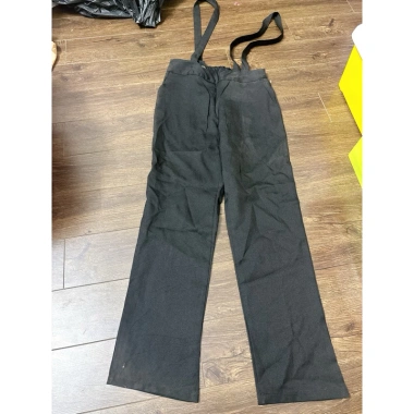 Quần đen yếm dài 2hand size M giá 25.000, giảm 5.000, chất liệu chun thoáng mát 2
