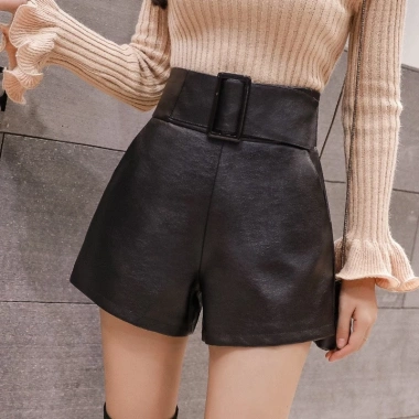Quần đùi da 3 màu dáng A 2 lớp lót vải - Giá chỉ 245.000đ, giảm tới 18%