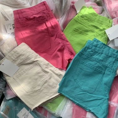 Quần đùi jeans bò Quảng Châu nhiều màu - Giá 150.000 VNĐ, chất bền, phong cách trẻ