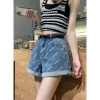 Quần đùi sooc bò in chìm 92.800đ - Thoải mái, phong cách, giảm 20%