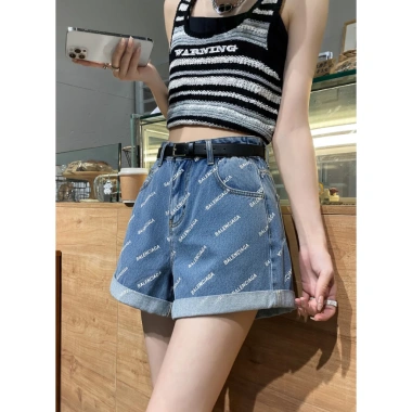 Quần đùi sooc bò in chìm 92.800đ - Thoải mái, phong cách, giảm 20%