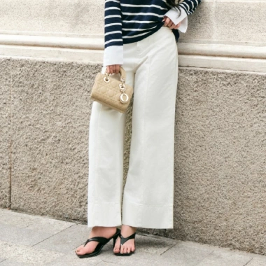 Quần Jean Kaylin Basic ống suông, denim dày dặn, phong cách - Giá giảm 540.000đ