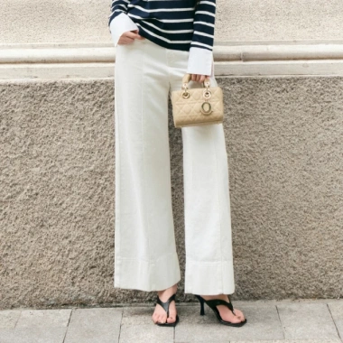 Quần Jean Kaylin Basic ống suông, denim dày dặn, phong cách - Giá giảm 540.000đ