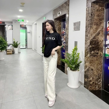 Quần Jean Nữ GUNO Cạp Cao Ống Suông Trơn Màu Đen Giá chỉ 399.000 4 Quần Jean Nữ GUNO Cạp Cao Ống Suông Trơn Màu Đen Giá chỉ 399.000 4