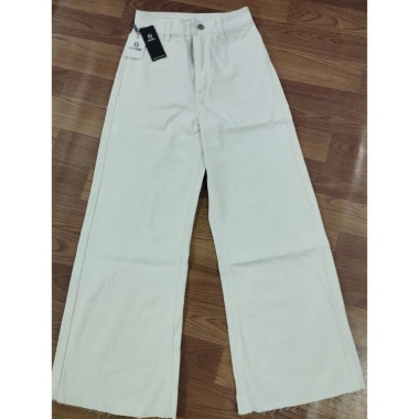 Quần Jean Nữ GUNO Cạp Cao Ống Suông Trơn Màu Đen Giá chỉ 399.000