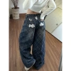 Quần Jean Nữ Ống Rộng Wash Caro Đính Patch Chữ Kim Loại – Streetwear Y2K Giá 315k 2