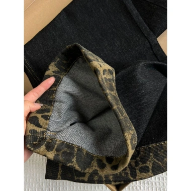 Quần jean ống rộng đen eo cao Mỹ, dài thẳng cho nữ mùa thu - 317,960₫ 5 Quần jean ống rộng đen eo cao Mỹ, dài thẳng cho nữ mùa thu - 317,960₫ 5