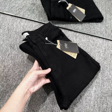 Quần Jeans Loe Trơn Dài 9 Tấc - Ảnh Tự Chụp Giá gốc 442.800 - Giá sale 360.000