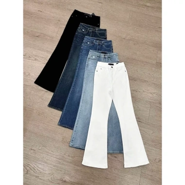 Quần Jeans Loe Trơn Dáng Dài Ảnh Tự Chụp - Giá Gốc 477.950, Giảm còn 395.000 VND