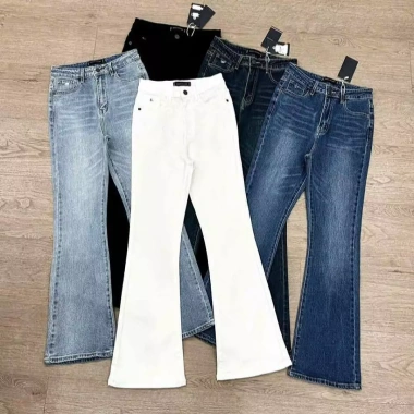 Quần Jeans Loe Trơn Dáng Dài Ảnh Tự Chụp - Giá Gốc 477.950, Giảm còn 395.000 VND