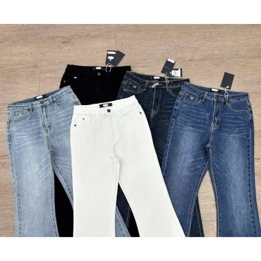 Quần Jeans Loe Trơn Dáng Dài Ảnh Tự Chụp - Giá Gốc 477.950, Giảm còn 395.000 VND
