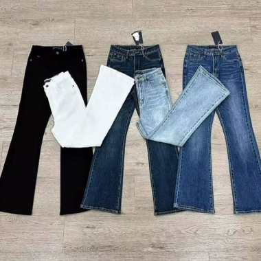 Quần Jeans Loe Trơn Dáng Dài Ảnh Tự Chụp - Giá Gốc 477.950, Giảm còn 395.000 VND 8 Quần Jeans Loe Trơn Dáng Dài Ảnh Tự Chụp - Giá Gốc 477.950, Giảm còn 395.000 VND 8