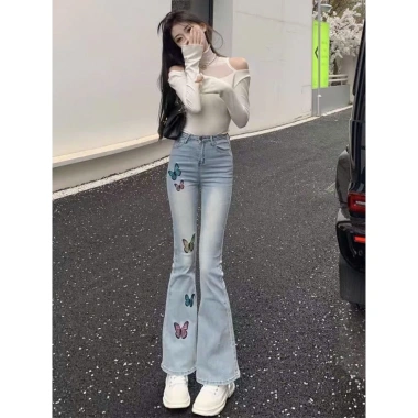 Quần jeans nữ cạp cao ống loe thêu bướm, ống rộng thời trang 2.025, chỉ 129k 6 Quần jeans nữ cạp cao ống loe thêu bướm, ống rộng thời trang 2.025, chỉ 129k 6
