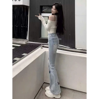 Quần jeans nữ cạp cao ống loe thêu bướm, ống rộng thời trang 2.025, chỉ 129k