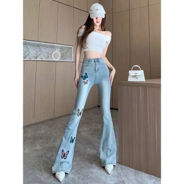 Quần jeans nữ cạp cao ống loe thêu bướm, ống rộng thời trang 2.025, chỉ 129k 9 Quần jeans nữ cạp cao ống loe thêu bướm, ống rộng thời trang 2.025, chỉ 129k 9