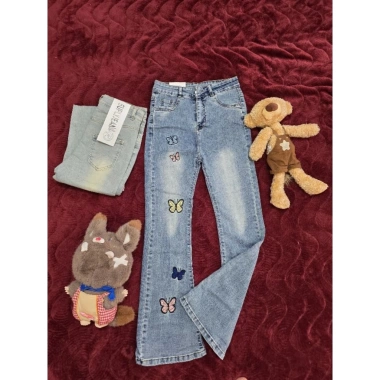 Quần jeans nữ cạp cao ống loe thêu bướm, ống rộng thời trang 2.025, chỉ 129k