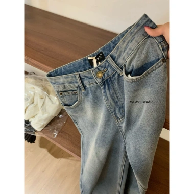 Quần jeans nữ ống đứng màu sáng, rộng rãi thoải mái - Chỉ 390.000đ, giảm 117.000đ