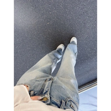 Quần jeans nữ ống đứng màu sáng, rộng rãi thoải mái - Chỉ 390.000đ, giảm 117.000đ 6 Quần jeans nữ ống đứng màu sáng, rộng rãi thoải mái - Chỉ 390.000đ, giảm 117.000đ 6