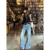 Quần jeans nữ ống rộng cạp cao màu xanh nhạt, dễ mặc, có thắt lưng – giá chỉ 410.000₫ 2
