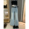 Quần jeans nữ ống rộng cạp cao màu xanh nhạt, dễ mặc, có thắt lưng – giá chỉ 410.000₫ 4
